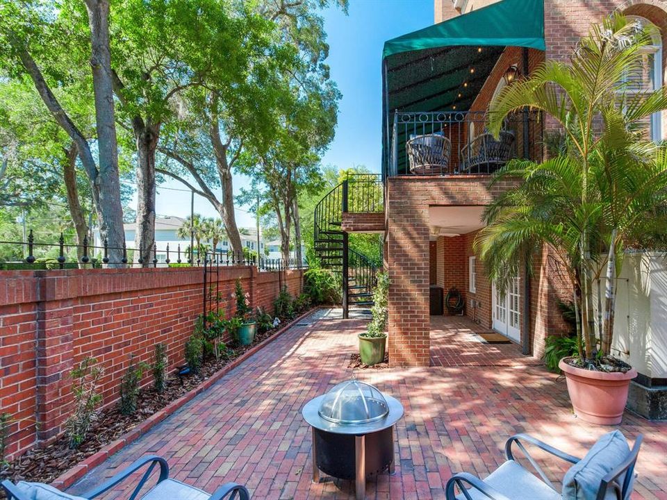 En Venta: $2,149,998 (4 camas, 4 baños, 4689 Pies cuadrados)