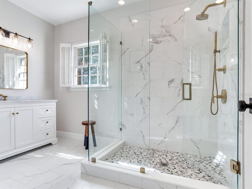 En Venta: $2,149,998 (4 camas, 4 baños, 4689 Pies cuadrados)