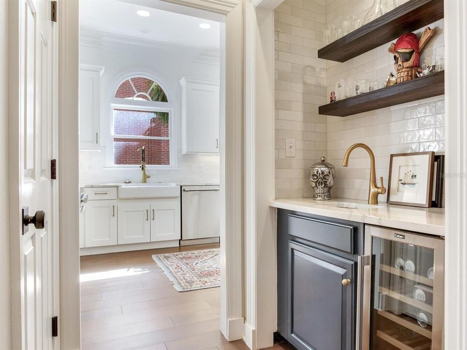 En Venta: $2,149,998 (4 camas, 4 baños, 4689 Pies cuadrados)