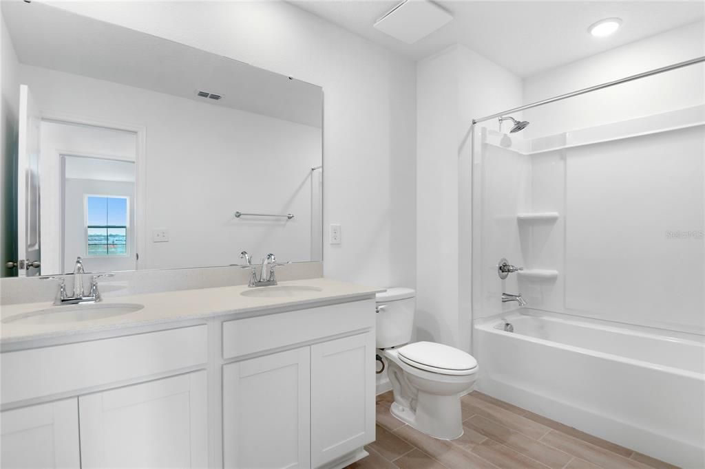 Activo con contrato: $344,999 (4 camas, 3 baños, 2670 Pies cuadrados)