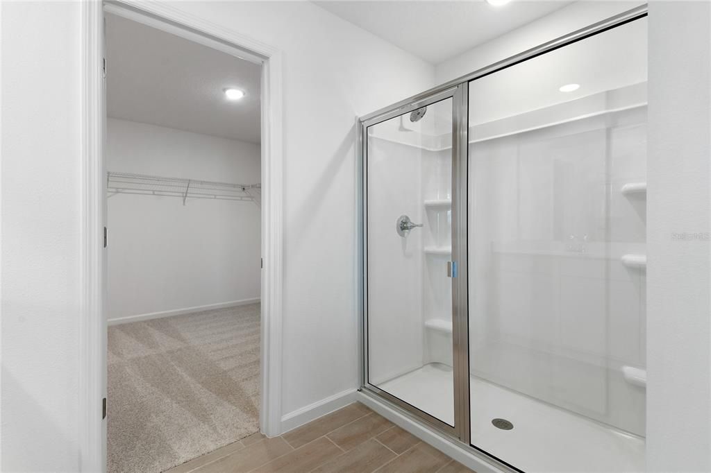 Activo con contrato: $344,999 (4 camas, 3 baños, 2670 Pies cuadrados)