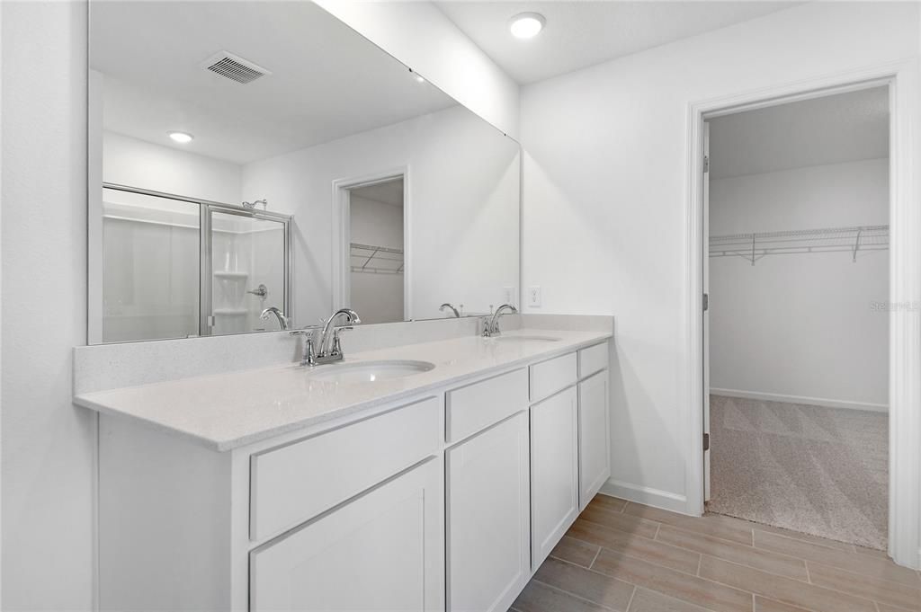 Activo con contrato: $344,999 (4 camas, 3 baños, 2670 Pies cuadrados)