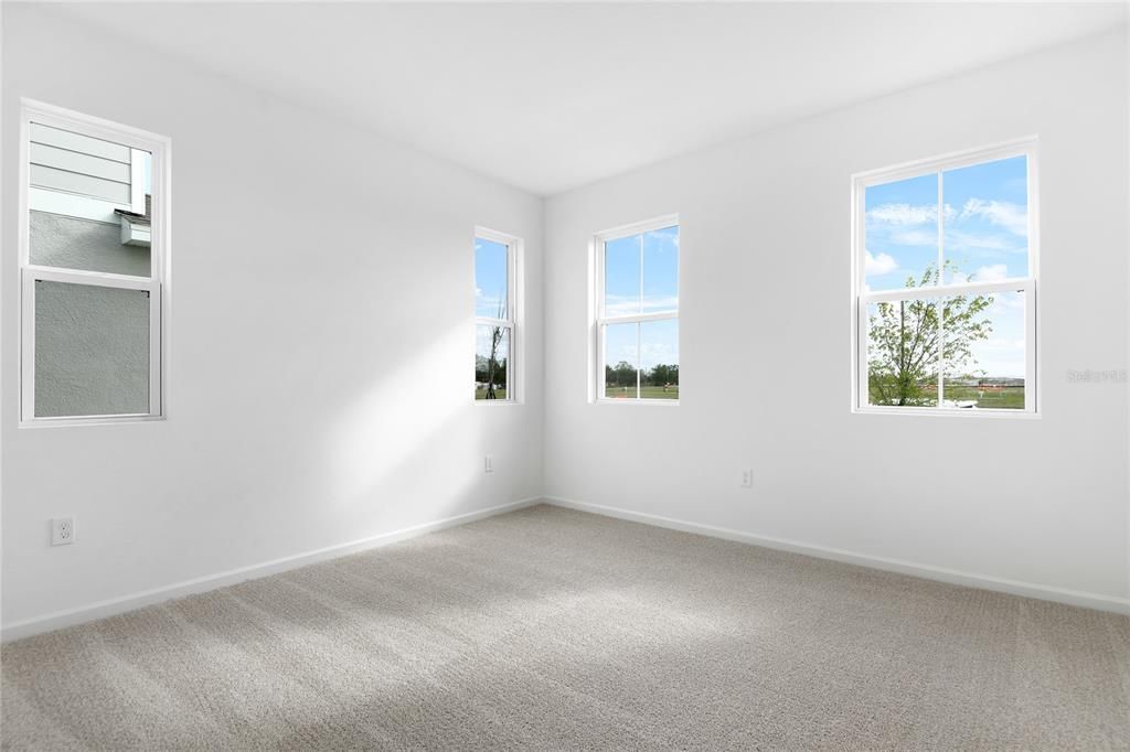 Activo con contrato: $344,999 (4 camas, 3 baños, 2670 Pies cuadrados)