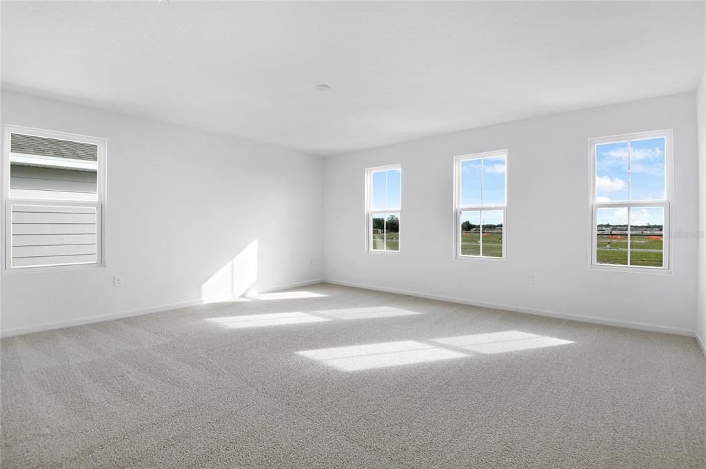 Activo con contrato: $344,999 (4 camas, 3 baños, 2670 Pies cuadrados)