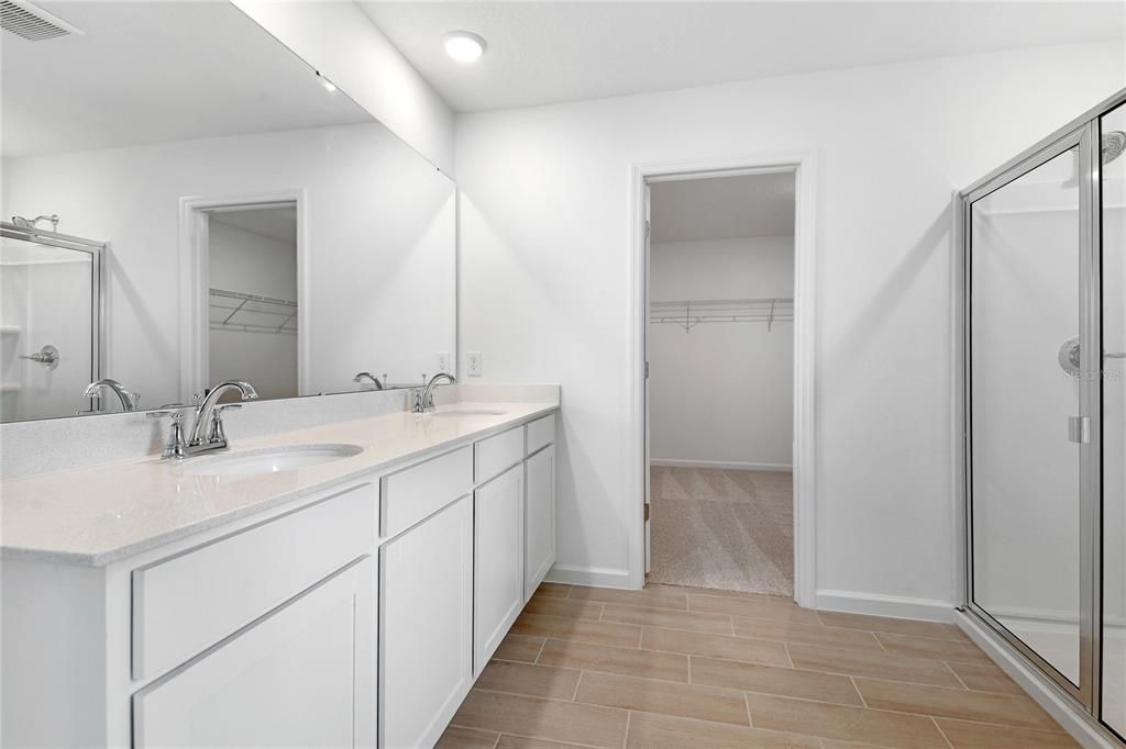 Activo con contrato: $344,999 (4 camas, 3 baños, 2670 Pies cuadrados)