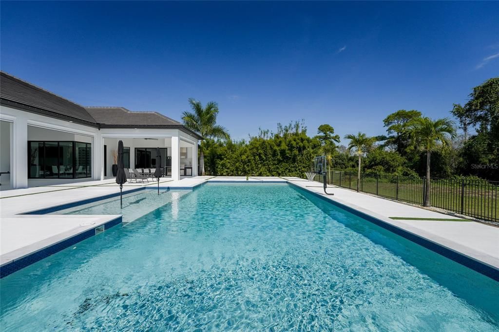 For Sale: $2,990,000 (5 beds, 3 baths, 4786 Square Feet)