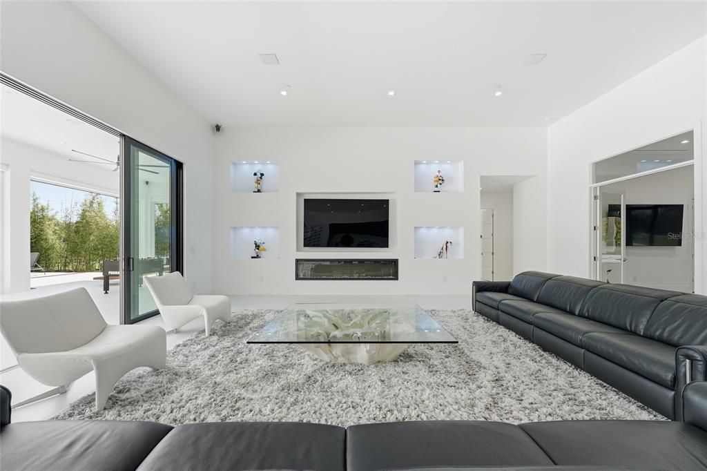 For Sale: $2,990,000 (5 beds, 3 baths, 4786 Square Feet)