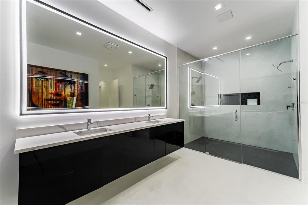 For Sale: $2,990,000 (5 beds, 3 baths, 4786 Square Feet)