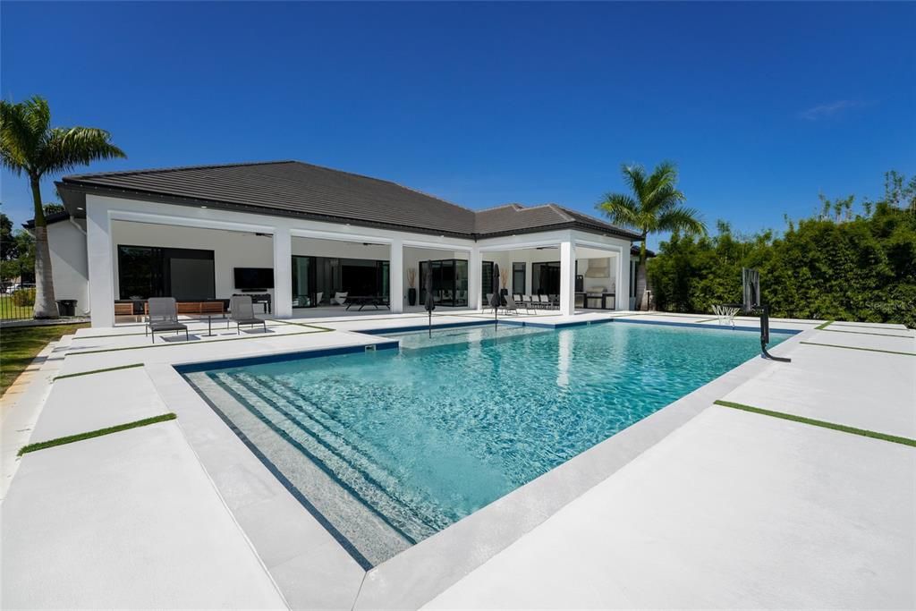 For Sale: $2,990,000 (5 beds, 3 baths, 4786 Square Feet)