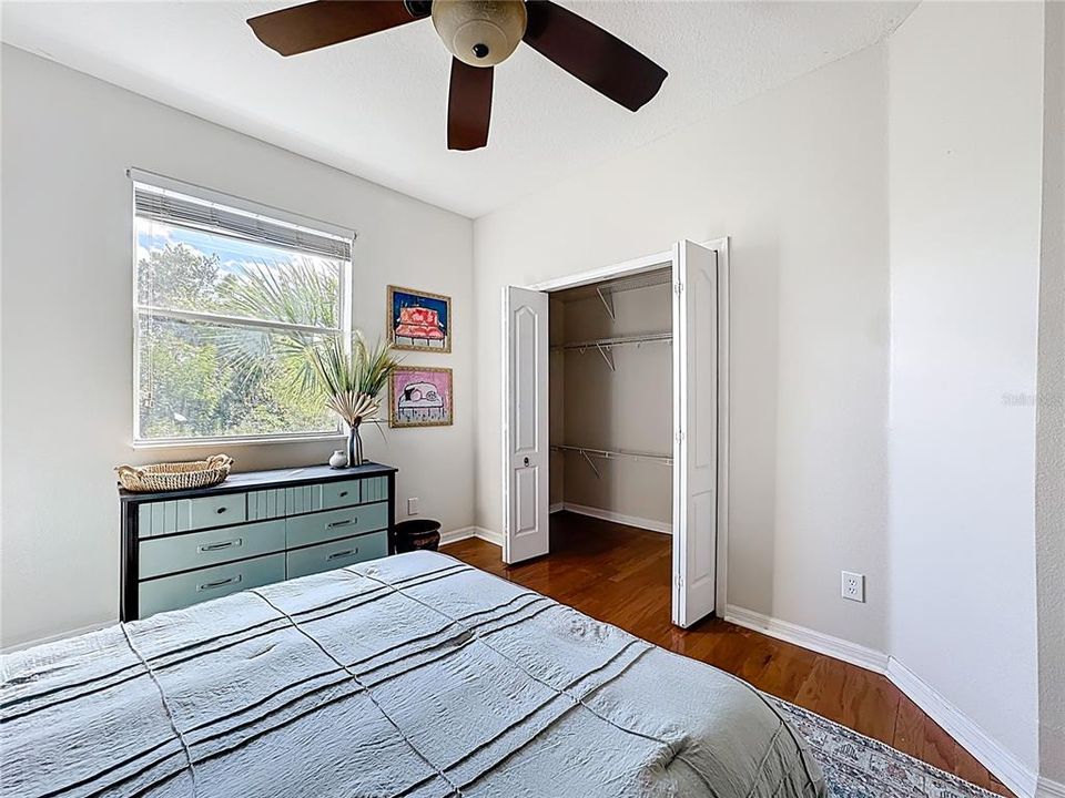 待售: $264,900 (2 贝兹, 2 浴室, 1071 平方英尺)