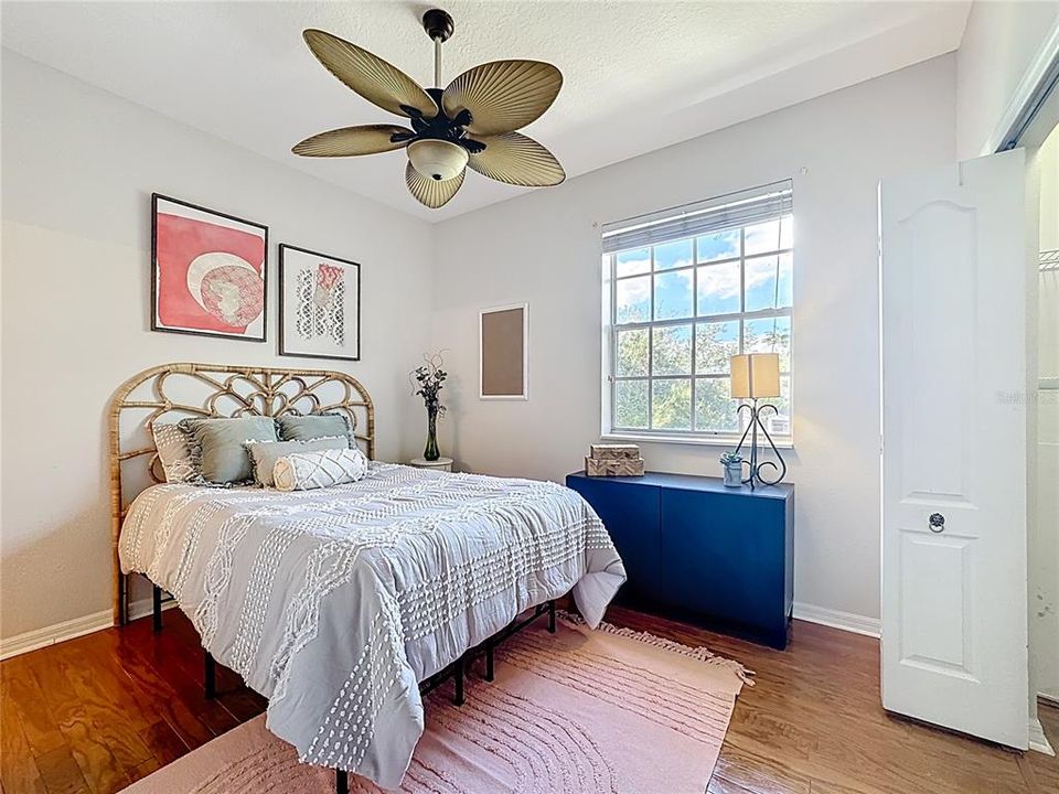 待售: $264,900 (2 贝兹, 2 浴室, 1071 平方英尺)