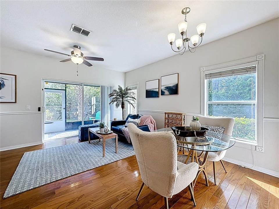 待售: $264,900 (2 贝兹, 2 浴室, 1071 平方英尺)