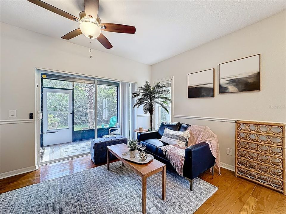 待售: $264,900 (2 贝兹, 2 浴室, 1071 平方英尺)