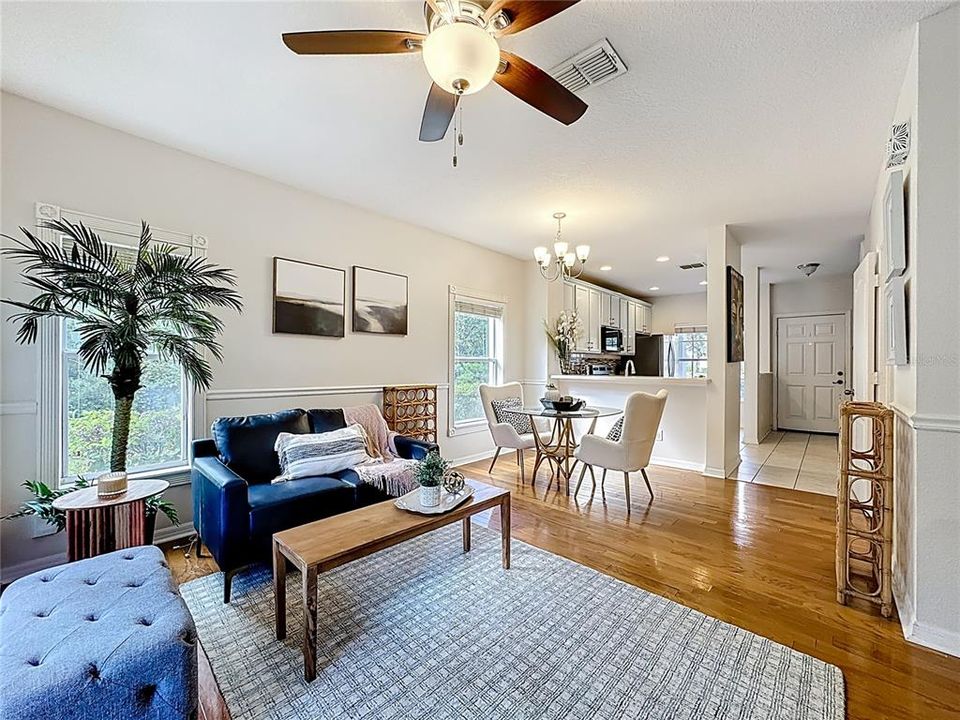 待售: $264,900 (2 贝兹, 2 浴室, 1071 平方英尺)