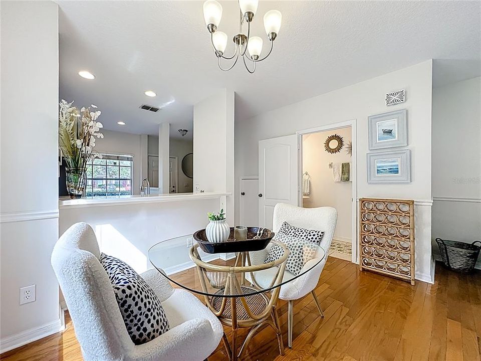 待售: $264,900 (2 贝兹, 2 浴室, 1071 平方英尺)