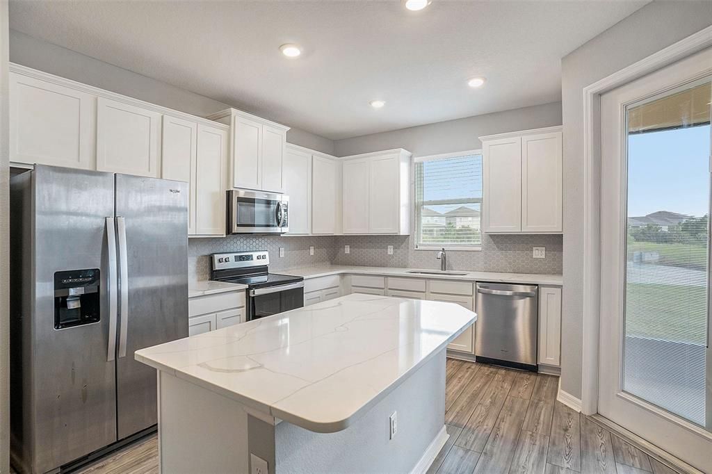 На продажу: $285,000 (2 спален, 2 ванн, 1615 Квадратных фут)