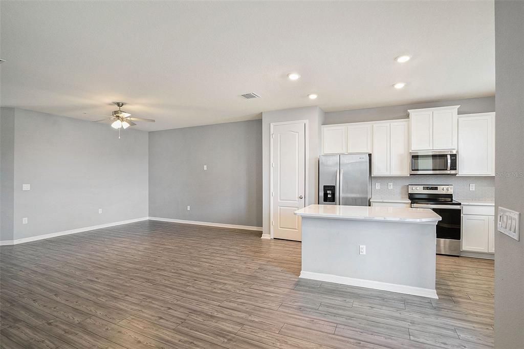 На продажу: $285,000 (2 спален, 2 ванн, 1615 Квадратных фут)