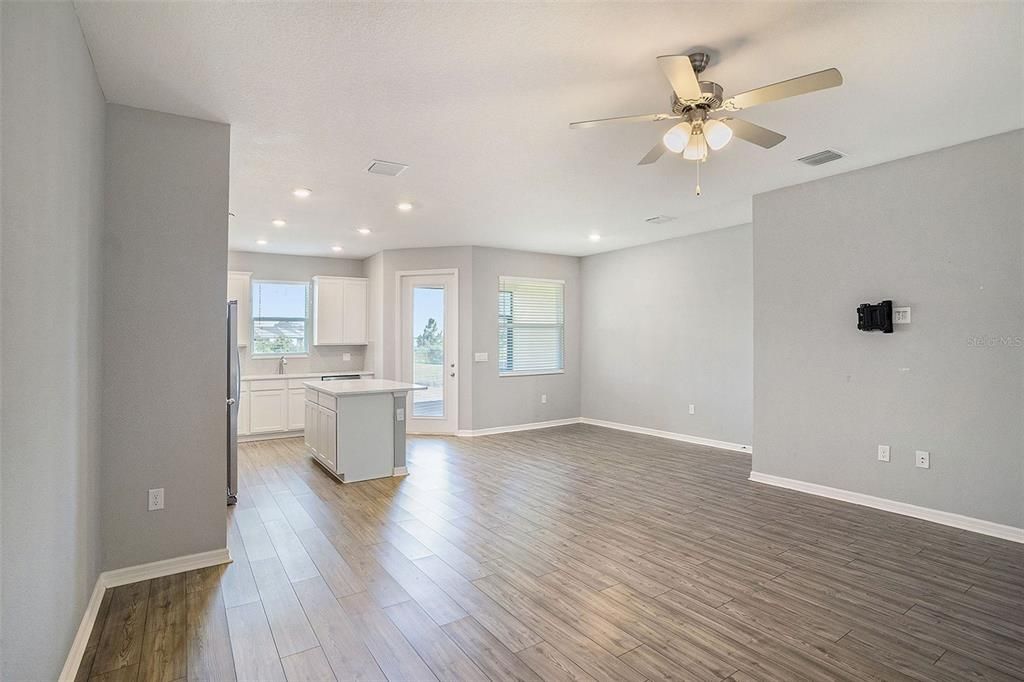 На продажу: $285,000 (2 спален, 2 ванн, 1615 Квадратных фут)