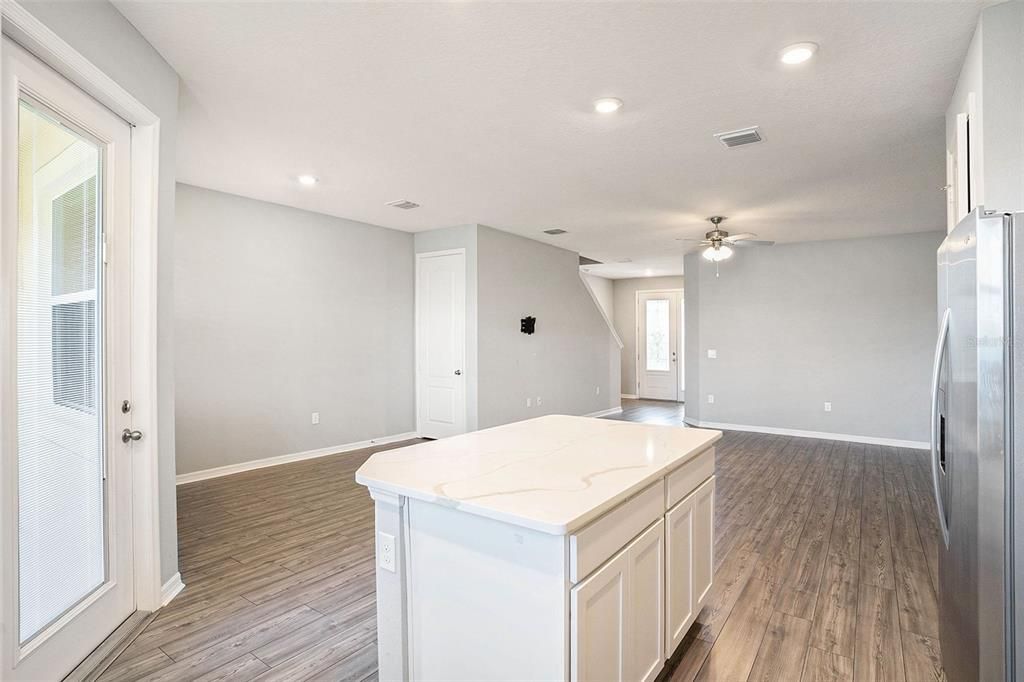 На продажу: $285,000 (2 спален, 2 ванн, 1615 Квадратных фут)