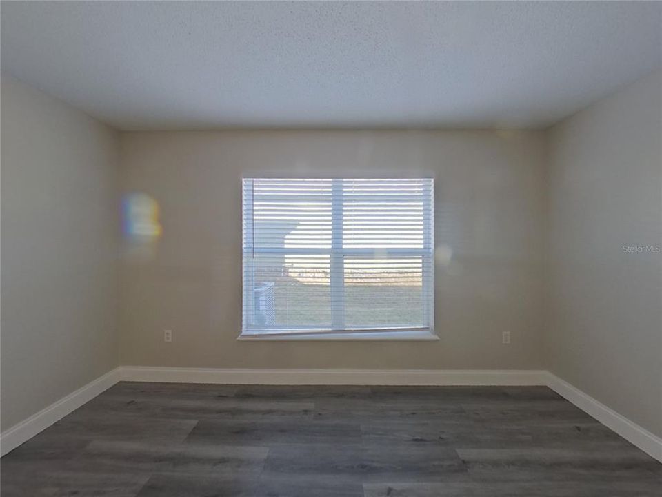 合同活跃: $2,249 (4 贝兹, 2 浴室, 2236 平方英尺)