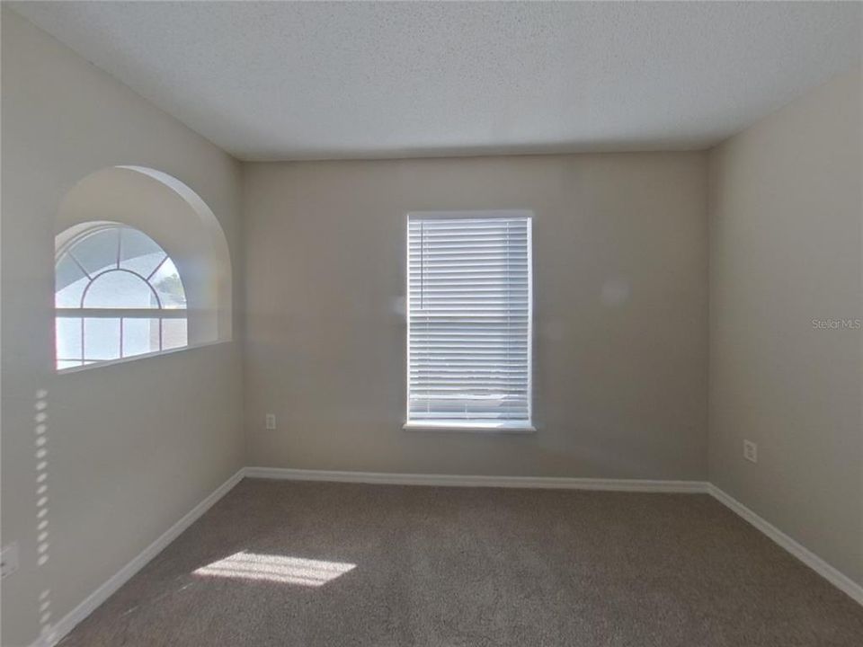 合同活跃: $2,249 (4 贝兹, 2 浴室, 2236 平方英尺)