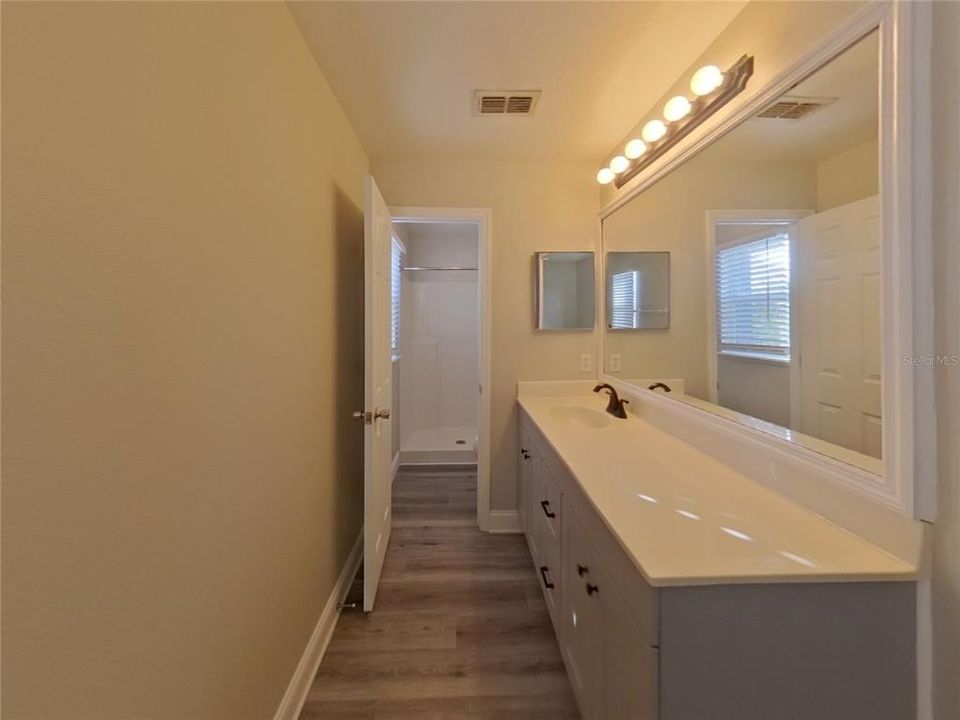 合同活跃: $2,249 (4 贝兹, 2 浴室, 2236 平方英尺)