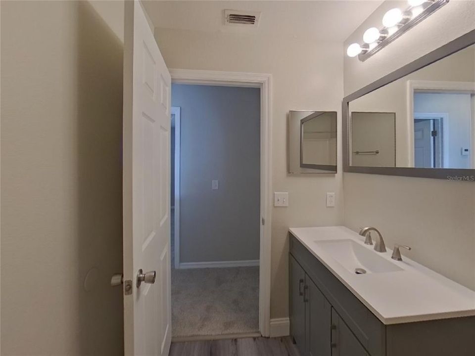 合同活跃: $2,249 (4 贝兹, 2 浴室, 2236 平方英尺)