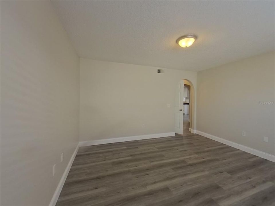 合同活跃: $2,249 (4 贝兹, 2 浴室, 2236 平方英尺)