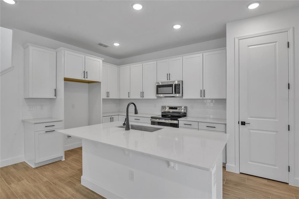 Active With Contract: $515,973 (4 beds, 3 baths, 2670 Square Feet)