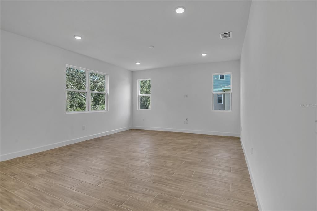 Active With Contract: $515,973 (4 beds, 3 baths, 2670 Square Feet)