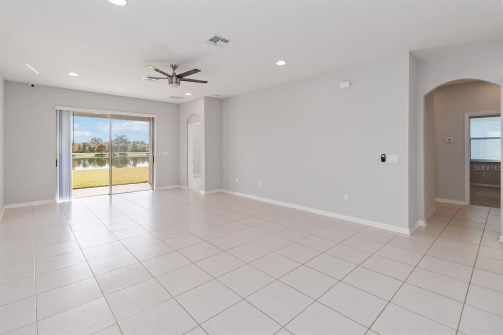 В аренду: $2,300 (4 спален, 2 ванн, 2092 Квадратных фут)