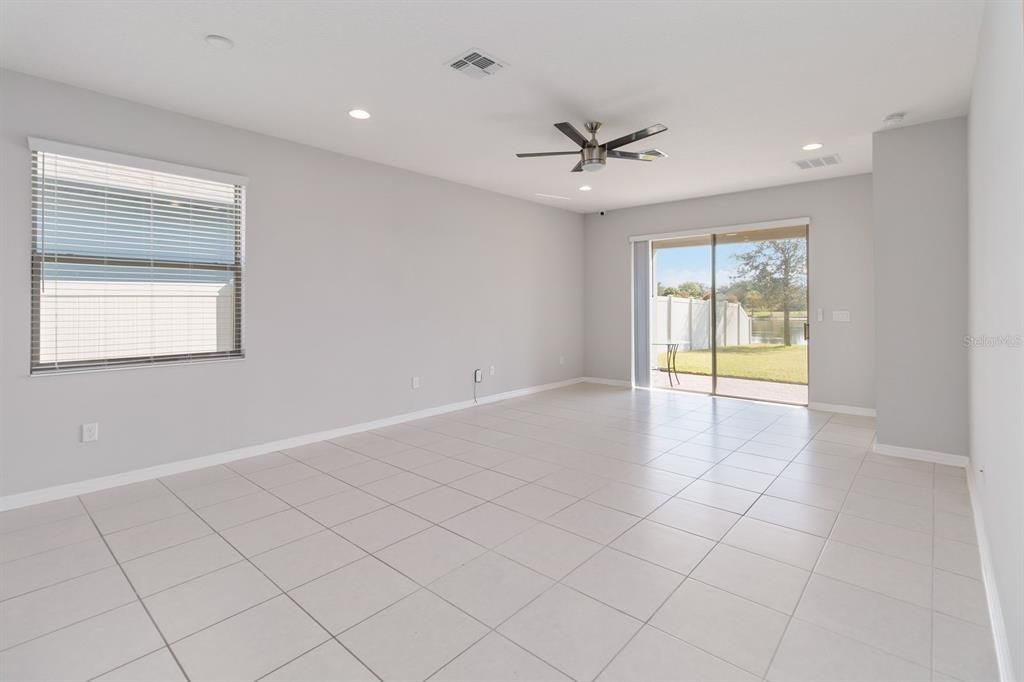 В аренду: $2,300 (4 спален, 2 ванн, 2092 Квадратных фут)