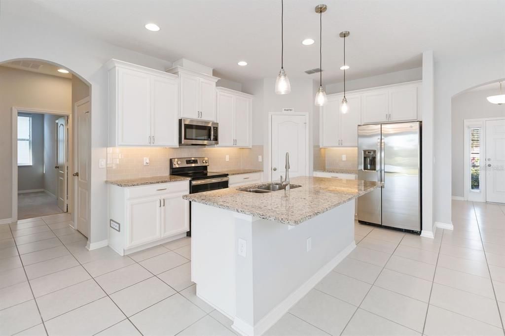 В аренду: $2,300 (4 спален, 2 ванн, 2092 Квадратных фут)