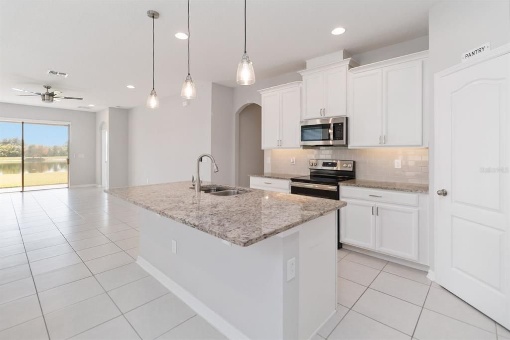 В аренду: $2,300 (4 спален, 2 ванн, 2092 Квадратных фут)