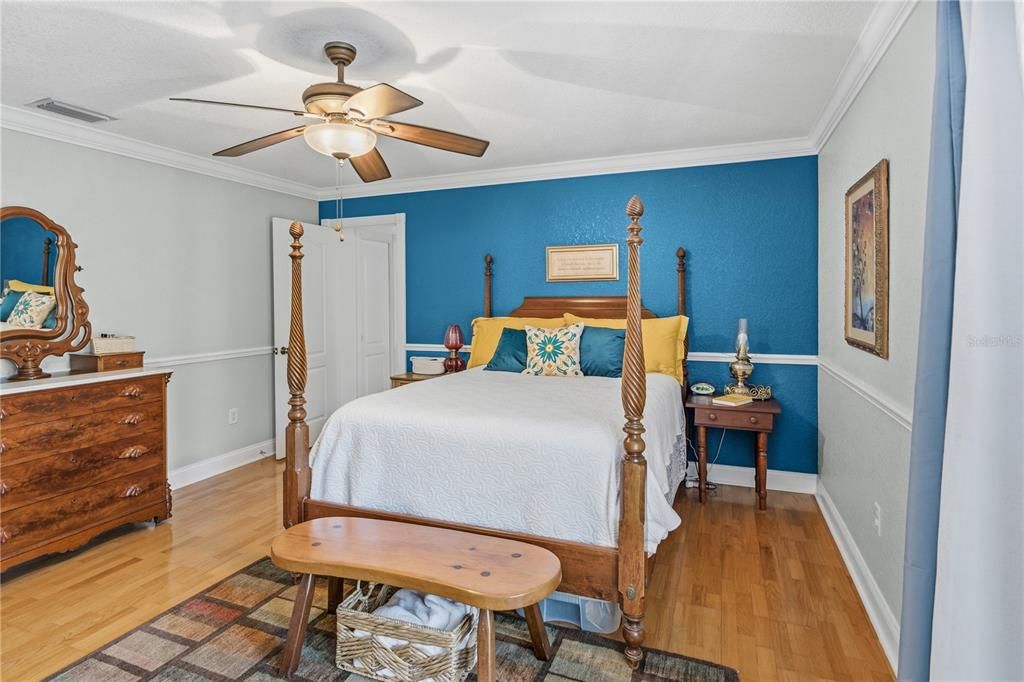 合同活跃: $499,000 (3 贝兹, 3 浴室, 2100 平方英尺)