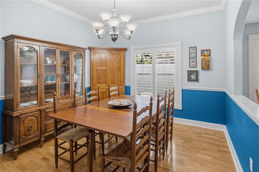 合同活跃: $499,000 (3 贝兹, 3 浴室, 2100 平方英尺)