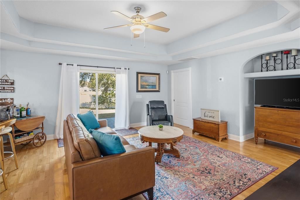 合同活跃: $499,000 (3 贝兹, 3 浴室, 2100 平方英尺)