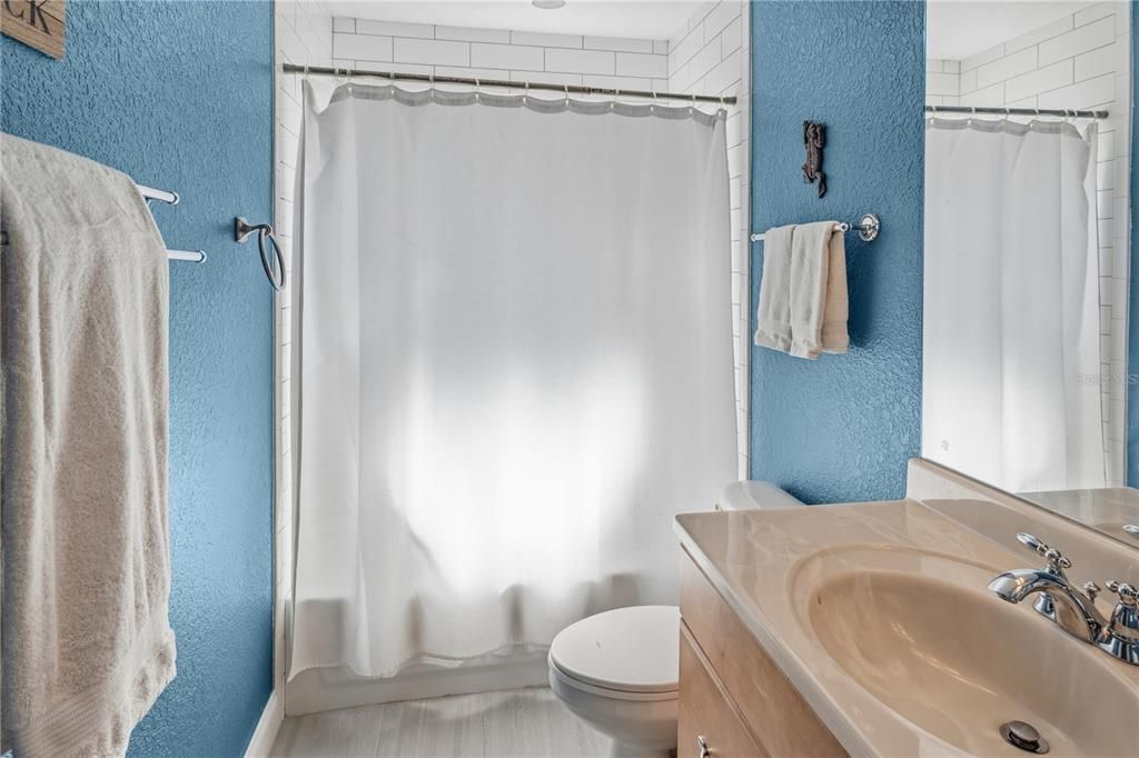 合同活跃: $499,000 (3 贝兹, 3 浴室, 2100 平方英尺)