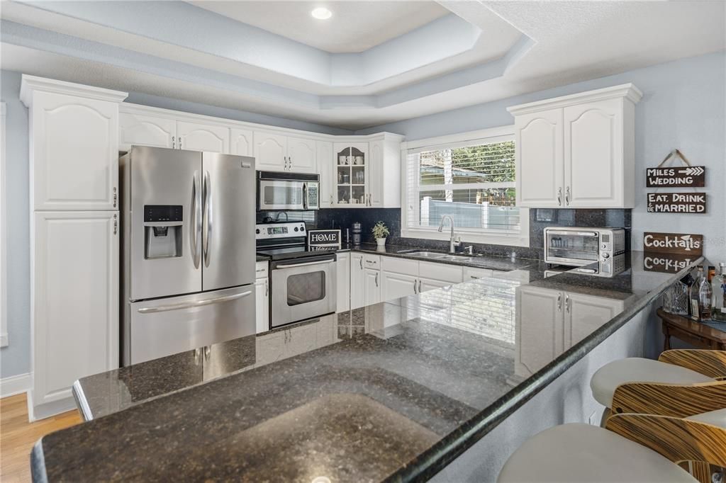 合同活跃: $499,000 (3 贝兹, 3 浴室, 2100 平方英尺)