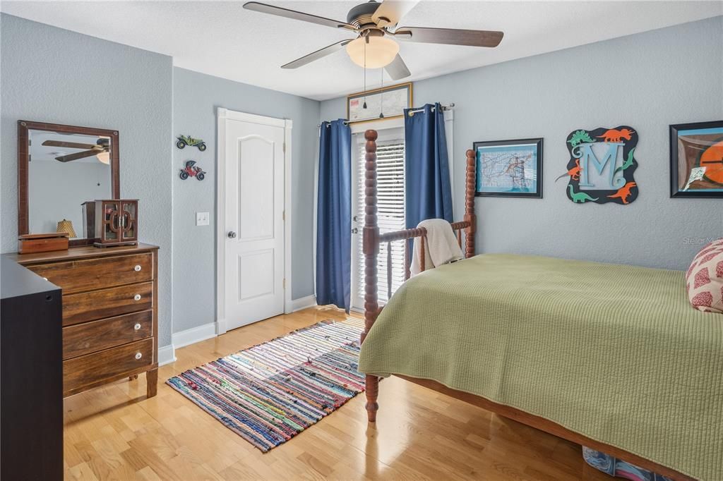 合同活跃: $499,000 (3 贝兹, 3 浴室, 2100 平方英尺)