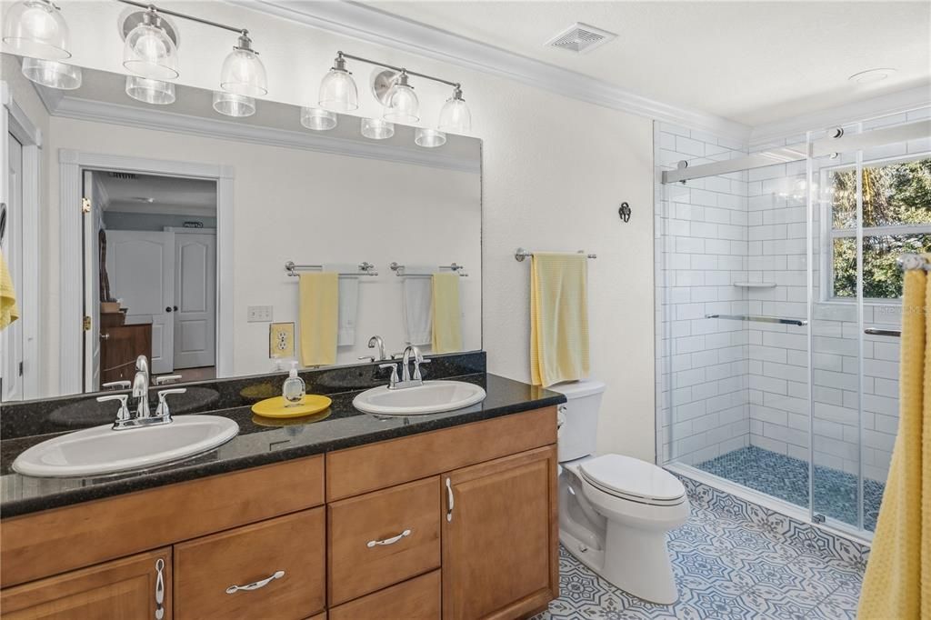 合同活跃: $499,000 (3 贝兹, 3 浴室, 2100 平方英尺)