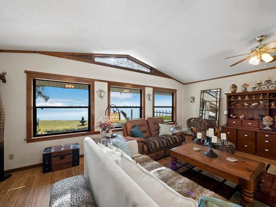 En Venta: $1,200,000 (3 camas, 2 baños, 2409 Pies cuadrados)