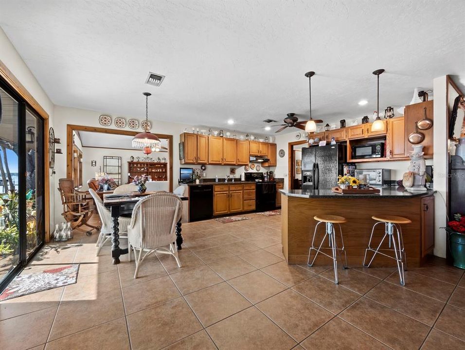 En Venta: $1,200,000 (3 camas, 2 baños, 2409 Pies cuadrados)