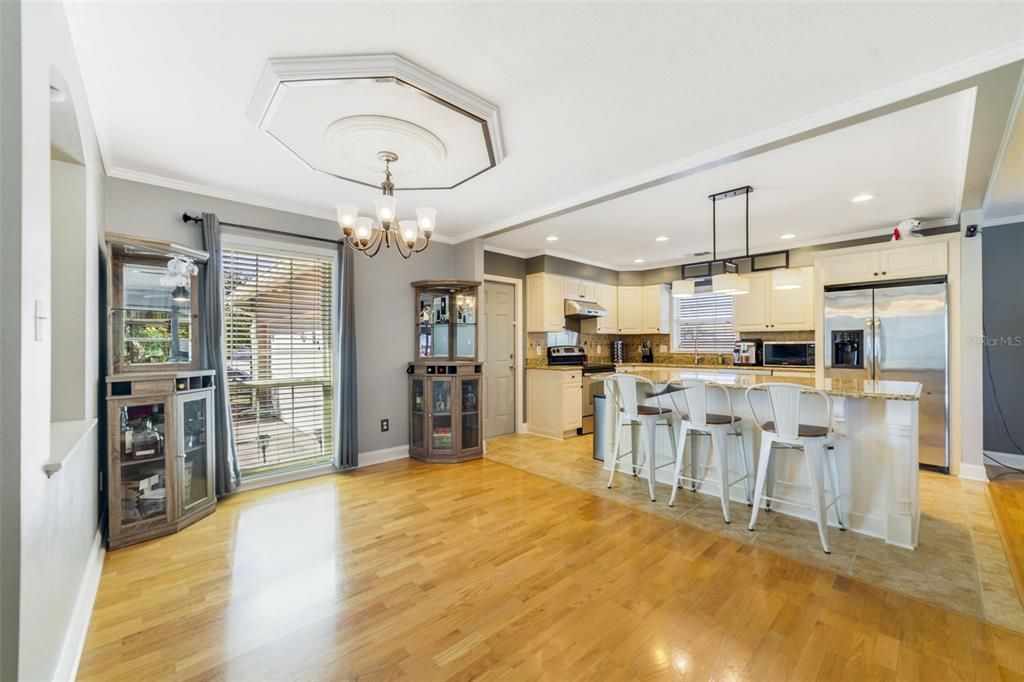 Под контрактом: $395,000 (3 спален, 2 ванн, 1386 Квадратных фут)