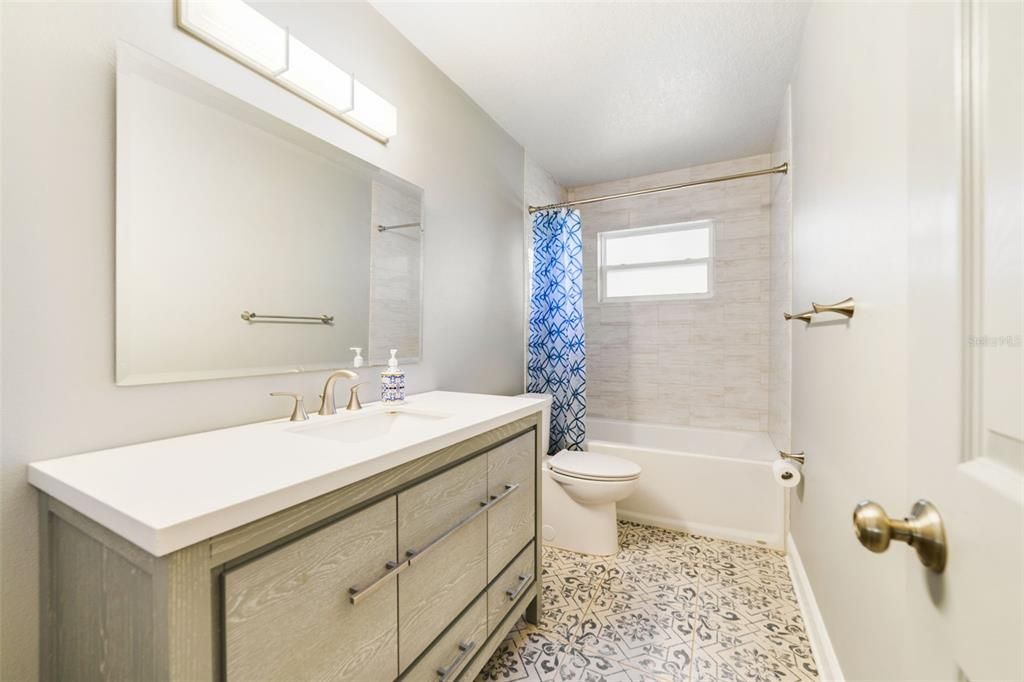 Под контрактом: $395,000 (3 спален, 2 ванн, 1386 Квадратных фут)