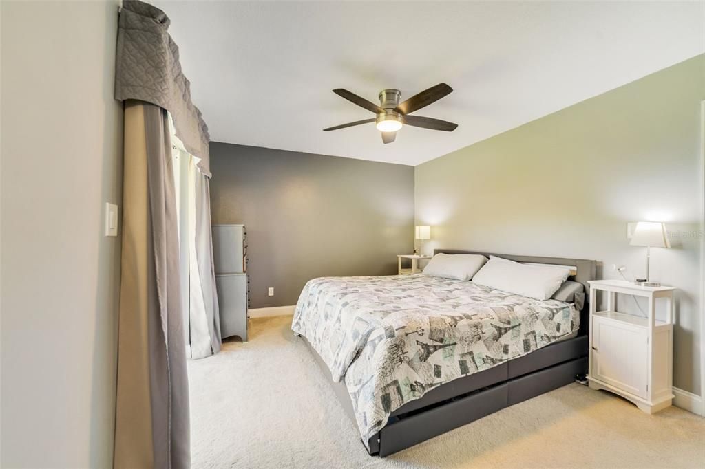 Под контрактом: $395,000 (3 спален, 2 ванн, 1386 Квадратных фут)