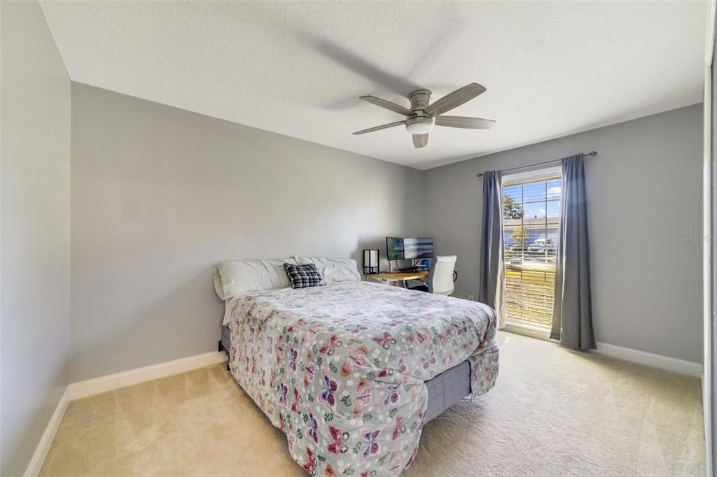 Под контрактом: $395,000 (3 спален, 2 ванн, 1386 Квадратных фут)