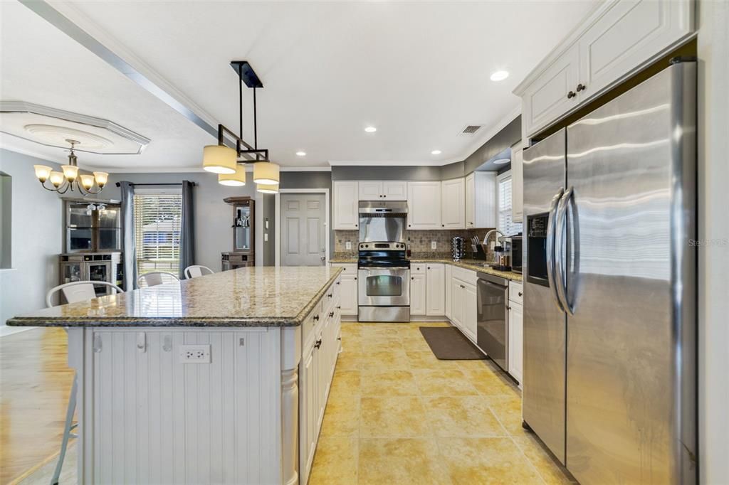 Под контрактом: $395,000 (3 спален, 2 ванн, 1386 Квадратных фут)