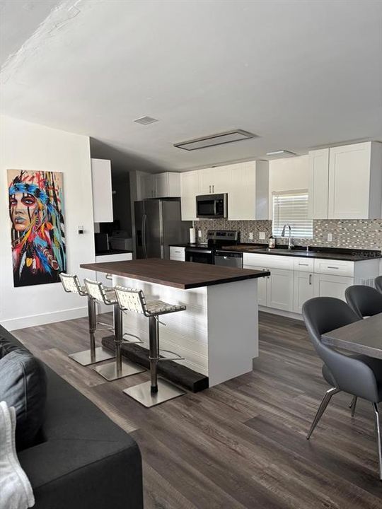 For Sale: $385,000 (3 beds, 2 baths, 1404 Square Feet)