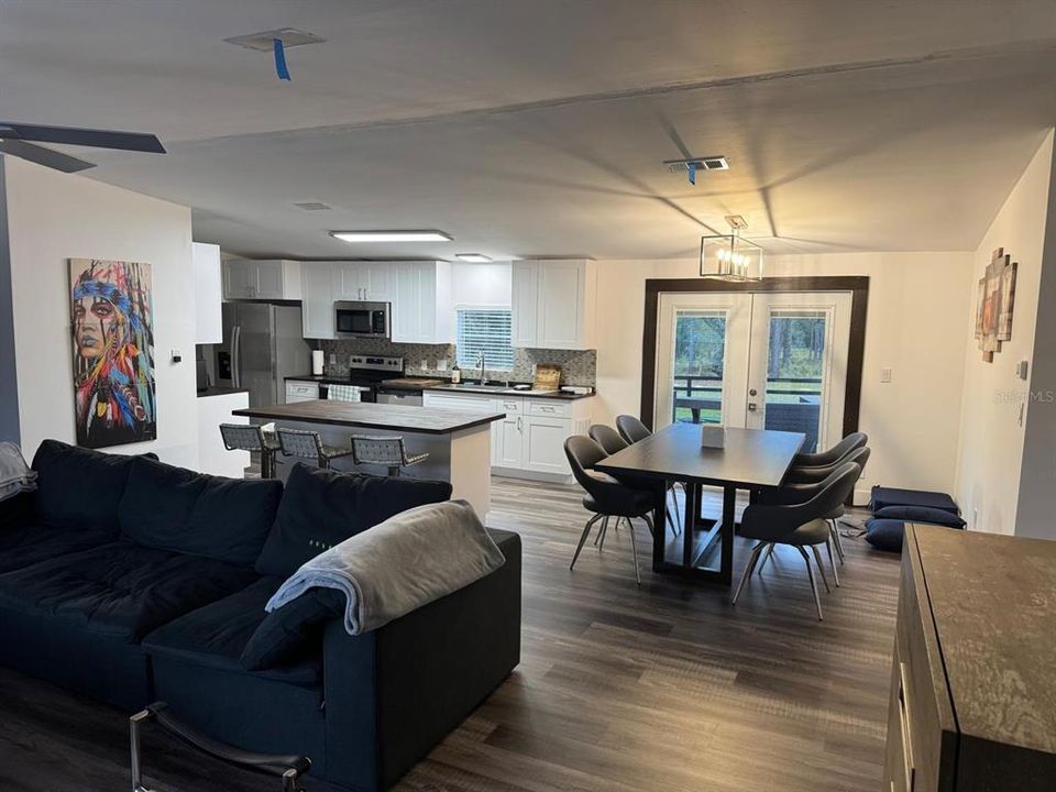 For Sale: $385,000 (3 beds, 2 baths, 1404 Square Feet)